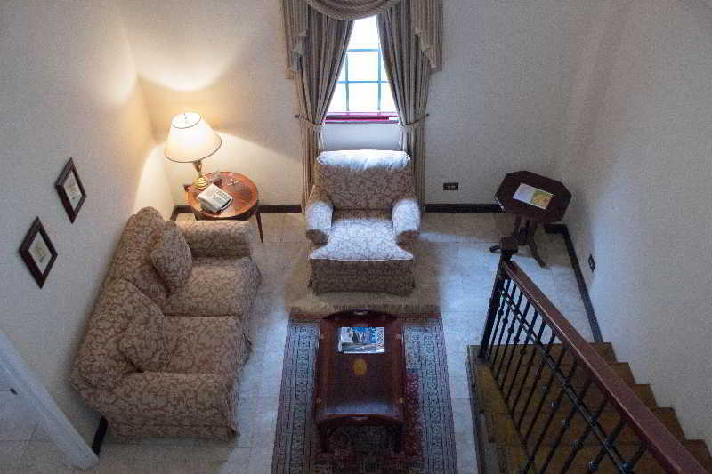 Deville Hotel 4*