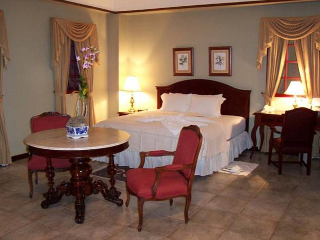 Deville Hotel 4*