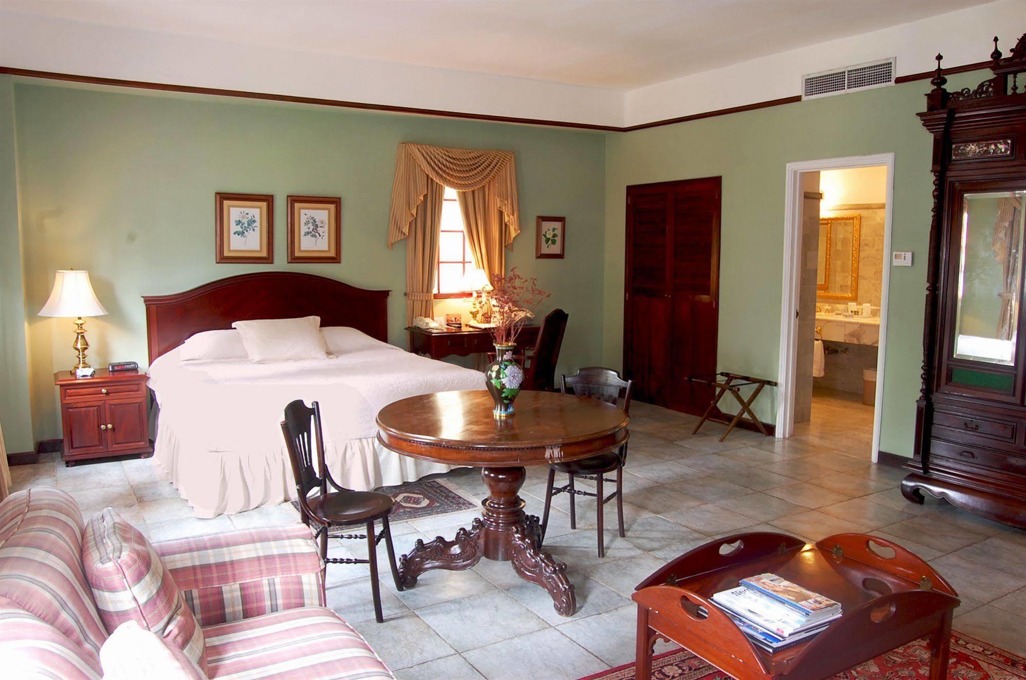 Hotel Deville