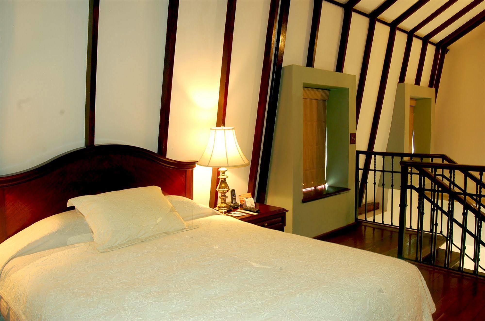 Deville Hotel 4*